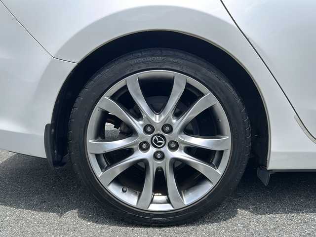マツダ アテンザ セダン XD Lパッケージ 山口県 2013(平25)年 7.2万km スノーフレイクホワイトパールマイカ 社外ナビ/DVD/CD/BT/フルセグTV/バックカメラ/白レザーシート/前席パワーシート/シートヒーター/純正HIDヘッドライト/純正フォグランプ/オートライト/純正１９インチアルミホイール/革巻きステアリング/ステアリングスイッチ/パドルシフト/レーダークルーズコントロール/RVM/LKA/横滑り防止/スマートキー/ビルトインETC/純正フロアマット/純正ドアバイザー/電動格納ドアミラー