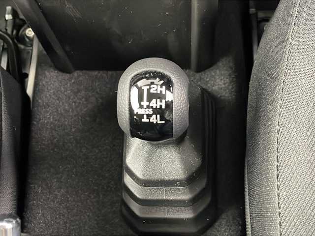 スズキ ジムニー XC 埼玉県 2025(令7)年 0.1万km ブルーイッシュブラックパール3 4WD/スズキセーフティサポート/クルーズコントロール/社外メモリナビ(型式：AVN-RB7)/CD/DVD/Bluetooth/前席シートヒーター/純正１６インチAW/プッシュスタート/スマートキー