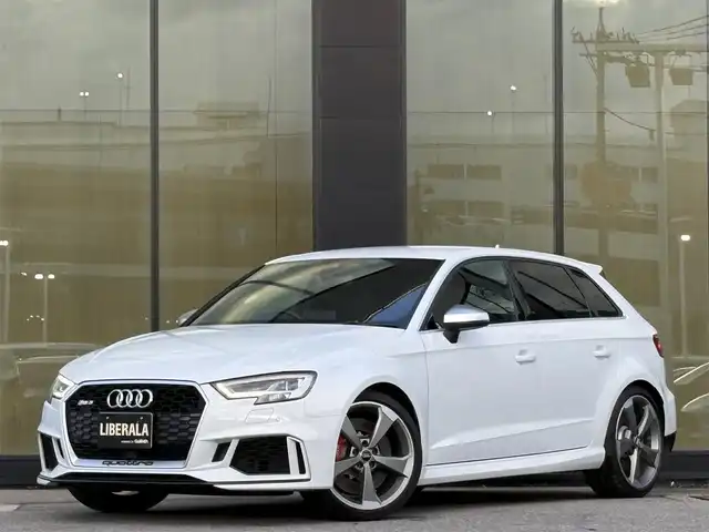 アウディ ＲＳ３ スポーツバック 石川県 2018(平30)年 3.1万km パール 4WD/衝突軽減ブレーキ/純正メモリナビ/バックカメラ/フルセグTV/AppleCarPlay/Bluetooth/CD/DVD/USB/AUX/Bang＆Olfsenサウンド/バーチャルコックピット/アダプティブクルーズコントロール/サイドアシスト/クリアランスソナー/オートライト/オートマチックハイビーム/LEDヘッドライト/フォグランプ/電動格納ミラー/黒革シート/パワーシート/シートヒーター/ETC/パドルシフト