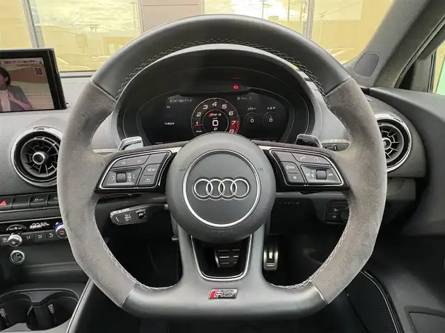 アウディ ＲＳ３ スポーツバック 石川県 2018(平30)年 3.1万km パール 4WD/衝突軽減ブレーキ/純正メモリナビ/バックカメラ/フルセグTV/AppleCarPlay/Bluetooth/CD/DVD/USB/AUX/Bang＆Olfsenサウンド/バーチャルコックピット/アダプティブクルーズコントロール/サイドアシスト/クリアランスソナー/オートライト/オートマチックハイビーム/LEDヘッドライト/フォグランプ/電動格納ミラー/黒革シート/パワーシート/シートヒーター/ETC/パドルシフト
