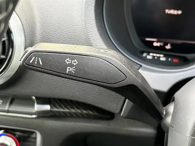 アウディ ＲＳ３ スポーツバック 石川県 2018(平30)年 3.1万km パール 4WD/衝突軽減ブレーキ/純正メモリナビ/バックカメラ/フルセグTV/AppleCarPlay/Bluetooth/CD/DVD/USB/AUX/Bang＆Olfsenサウンド/バーチャルコックピット/アダプティブクルーズコントロール/サイドアシスト/クリアランスソナー/オートライト/オートマチックハイビーム/LEDヘッドライト/フォグランプ/電動格納ミラー/黒革シート/パワーシート/シートヒーター/ETC/パドルシフト