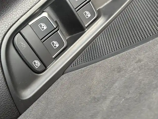 アウディ ＲＳ３ スポーツバック 石川県 2018(平30)年 3.1万km パール 4WD/衝突軽減ブレーキ/純正メモリナビ/バックカメラ/フルセグTV/AppleCarPlay/Bluetooth/CD/DVD/USB/AUX/Bang＆Olfsenサウンド/バーチャルコックピット/アダプティブクルーズコントロール/サイドアシスト/クリアランスソナー/オートライト/オートマチックハイビーム/LEDヘッドライト/フォグランプ/電動格納ミラー/黒革シート/パワーシート/シートヒーター/ETC/パドルシフト