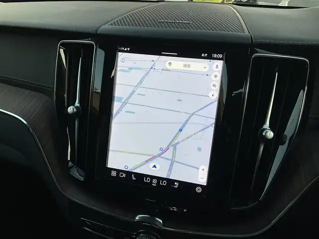 ボルボ ボルボ ＸＣ６０ アルティメット B5 AWD 熊本県 2022(令4)年 5万km クリスタルホワイトP ・スマートキー/・プッシュスタート/・パノラマサンルーフ/・Pilot Assist/・レーンキープエイド/・ロードサインインフォメーション/・前車発進通知/・衝突回避/・パーキングアシスト/・ブラインドスポットモニター/・ドライバーアラート/・クロストラフィックアラート/・レーンアシスト/・クルーズコントロール(追従式)/・黒革シート/・前席パワーシート/・全席シートヒーター /・前席シートヒーター /・ハンドルヒーター /・純正メモリナビ/　【Bluetooth・USB・AppleCarPlay・AndroidAuto】/・harman/kardonサウンドシステム/・全方位カメラ/・ETC/・ワイヤレス充電/・ドライブレコーダー(前後録画)/・パワーバックドア/・LEDヘッドランプ/・LEDフォグランプ/・純正マット
