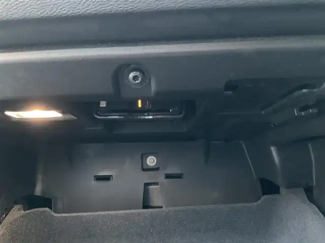 ボルボ ボルボ ＸＣ６０ アルティメット B5 AWD 熊本県 2022(令4)年 5万km クリスタルホワイトP ・スマートキー/・プッシュスタート/・パノラマサンルーフ/・Pilot Assist/・レーンキープエイド/・ロードサインインフォメーション/・前車発進通知/・衝突回避/・パーキングアシスト/・ブラインドスポットモニター/・ドライバーアラート/・クロストラフィックアラート/・レーンアシスト/・クルーズコントロール(追従式)/・黒革シート/・前席パワーシート/・全席シートヒーター /・前席シートヒーター /・ハンドルヒーター /・純正メモリナビ/　【Bluetooth・USB・AppleCarPlay・AndroidAuto】/・harman/kardonサウンドシステム/・全方位カメラ/・ETC/・ワイヤレス充電/・ドライブレコーダー(前後録画)/・パワーバックドア/・LEDヘッドランプ/・LEDフォグランプ/・純正マット