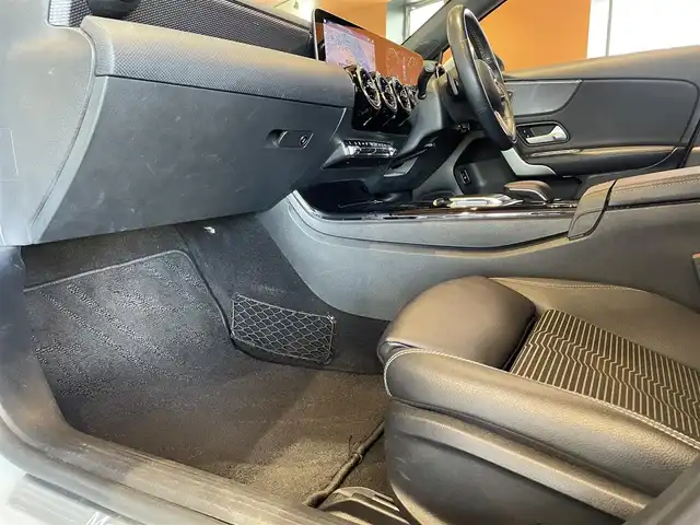 メルセデス・ベンツ Ｍ・ベンツ Ａ２５０ 4MATIC 道央・札幌 2019(令1)年 5.1万km デジタルホワイト メタリックペイント/レーダーセーフティパッケージ/　・ACC/　・PRE-SAFE/　・ブラインドスポットアシスト/　・ステアリングアシスト/　・アクティブブレーキアシスト/ナビゲーションパッケージ/　・フルセグTV/　・USB/Bluetooth/　・バックカメラ/　・パークトロニック/　・パーキングアシスト/ハーフレザーシート/シートヒーター/メモリー付フルパワーシート/LEDヘッドライト