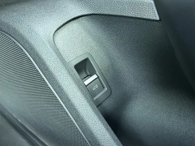 アウディ Ａ４ 45TFSIクワトロ Sライン 滋賀県 2021(令3)年 3.5万km デイトナグレーパールエフェクト Sラインプラスパッケージ/バーチャルコックピット/RSタイプグリル/ハーフレザー/・パワーシート/・全席シートヒーター /ACC/サイドアシスト/純正ナビ（DTV/BT/USB/CarPlay）/バックカメラ/コーナーセンサー /純正LEDヘッドライト/純正18インチAW