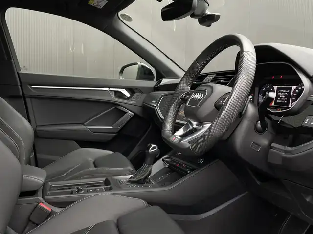 アウディ Ｑ３ 40TDIクワトロ Sライン 長野県 2020(令2)年 1.6万km 黒 パノラマサンルーフ /ブラックスタイリングパッケージ /Bang＆Olufsenサウンド/MMIナビ /プラスパッケージ(黒革/アンビエントライト/19インチAW)/ベーシックパッケージ(シートヒーター/PWシート/PWバックドア/HOLDアシスト) /バーチャルCP