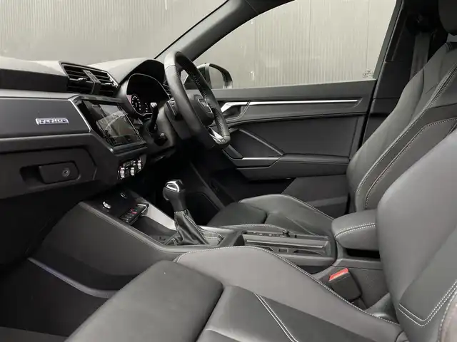 アウディ Ｑ３ 40TDIクワトロ Sライン 長野県 2020(令2)年 1.6万km 黒 パノラマサンルーフ /ブラックスタイリングパッケージ /Bang＆Olufsenサウンド/MMIナビ /プラスパッケージ(黒革/アンビエントライト/19インチAW)/ベーシックパッケージ(シートヒーター/PWシート/PWバックドア/HOLDアシスト) /バーチャルCP