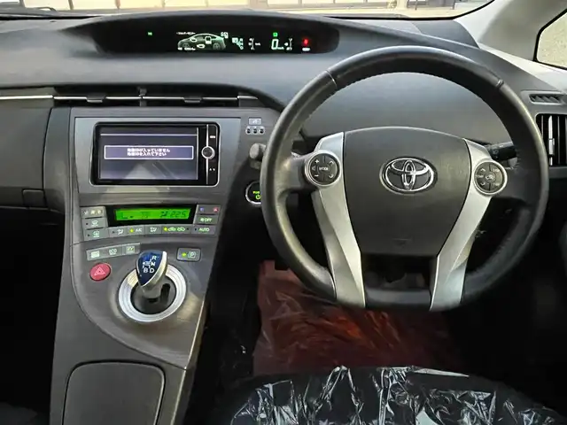 トヨタ プリウス G 大阪府 2013(平25)年 5.2万km ブラック 純正ナビ　/   フルセグTV/CD/DVD/Bluetooth/バックモニター/横滑り防止装置 /クルーズコントロール /アイドリングストップ /パワーシート/社外１５インチアルミホイール　/純正フロアマット/プッシュスタート  /スマートキー/ハーフレザーシート /ビルトインETC