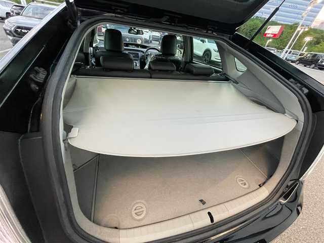 トヨタ プリウス G 神奈川県 2013(平25)年 5.2万km ブラック 純正ナビ　/   フルセグTV/CD/DVD/Bluetooth/バックモニター/横滑り防止装置 /クルーズコントロール /アイドリングストップ /パワーシート/社外１５インチアルミホイール　/純正フロアマット/プッシュスタート  /スマートキー/ハーフレザーシート /ビルトインETC