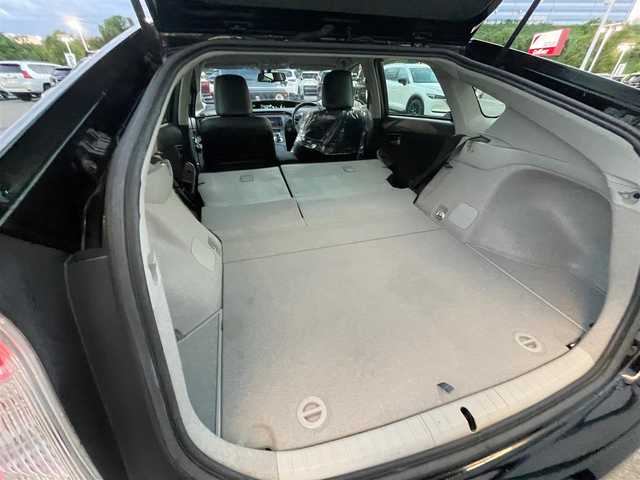 トヨタ プリウス G 神奈川県 2013(平25)年 5.2万km ブラック 純正ナビ　/   フルセグTV/CD/DVD/Bluetooth/バックモニター/横滑り防止装置 /クルーズコントロール /アイドリングストップ /パワーシート/社外１５インチアルミホイール　/純正フロアマット/プッシュスタート  /スマートキー/ハーフレザーシート /ビルトインETC