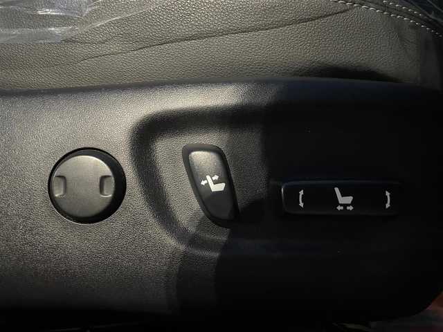 トヨタ プリウス G 神奈川県 2013(平25)年 5.2万km ブラック 純正ナビ　/   フルセグTV/CD/DVD/Bluetooth/バックモニター/横滑り防止装置 /クルーズコントロール /アイドリングストップ /パワーシート/社外１５インチアルミホイール　/純正フロアマット/プッシュスタート  /スマートキー/ハーフレザーシート /ビルトインETC