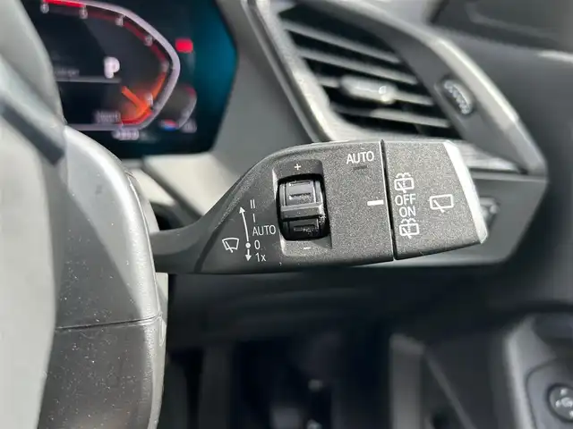 ＢＭＷ ＢＭＷ １１８ｄ 石川県 2021(令3)年 2.9万km 白 純正HDDナビ/　Bluetooth・AM/FM・USB・AppleCarPlay/全方位カメラ/ETC/前後ドライブレコーダー/アダプティブクルーズコントロール/ブラインドスポットモニター/パワーシート（D席）/シートメモリー/AUTO HOLD/アンチロック・ブレーキ・システム/衝突被害軽減システム/横滑り防止装置/前後コーナーセンサー/盗難防止装置/パーキングアシスト/アイドリングストップ/エアバッグ（W）/カーテンエアバッグ/純正アルミホイール/純正フロアマット/LEDヘッドライト/スマートキー/プッシュスタート/スペアキー×1