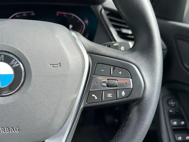 ＢＭＷ ＢＭＷ １１８ｄ 石川県 2021(令3)年 2.9万km 白 純正HDDナビ/　Bluetooth・AM/FM・USB・AppleCarPlay/全方位カメラ/ETC/前後ドライブレコーダー/アダプティブクルーズコントロール/ブラインドスポットモニター/パワーシート（D席）/シートメモリー/AUTO HOLD/アンチロック・ブレーキ・システム/衝突被害軽減システム/横滑り防止装置/前後コーナーセンサー/盗難防止装置/パーキングアシスト/アイドリングストップ/エアバッグ（W）/カーテンエアバッグ/純正アルミホイール/純正フロアマット/LEDヘッドライト/スマートキー/プッシュスタート/スペアキー×1