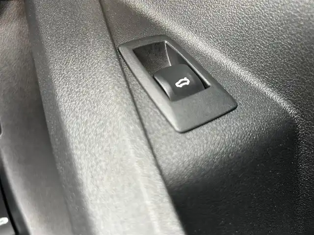 ＢＭＷ ＢＭＷ １１８ｄ 石川県 2021(令3)年 2.9万km 白 純正HDDナビ/　Bluetooth・AM/FM・USB・AppleCarPlay/全方位カメラ/ETC/前後ドライブレコーダー/アダプティブクルーズコントロール/ブラインドスポットモニター/パワーシート（D席）/シートメモリー/AUTO HOLD/アンチロック・ブレーキ・システム/衝突被害軽減システム/横滑り防止装置/前後コーナーセンサー/盗難防止装置/パーキングアシスト/アイドリングストップ/エアバッグ（W）/カーテンエアバッグ/純正アルミホイール/純正フロアマット/LEDヘッドライト/スマートキー/プッシュスタート/スペアキー×1