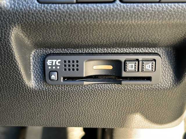 ホンダ フリード G ホンダセンシング 静岡県 2021(令3)年 4.1万km プラチナホワイトパール 純正ナビ/DVD/CD/AM/FM/フルセグ/SD/Bluetooth/USB/ipod/HDMI/主要装備/・純正ナビ　/・コーナーセンサー　/・バックカメラ　/・ＥＴＣ　/・オートライト　/・レーダークルコン　/・両側パワースライドドア　/・ドライブレコーダー　/・プッシュスタート　/・ＬＥＤヘッドライト　/・レーンキープ　/・シートヒーター/・衝突軽減システム/・盗難防止装置/・横滑り防止装置/・純正アルミホイール/・ウォークスルー