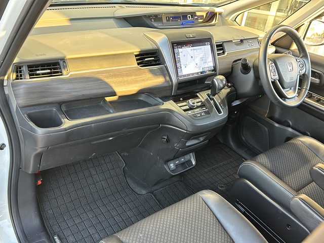 ホンダ フリード G ホンダセンシング 静岡県 2021(令3)年 4.1万km プラチナホワイトパール 純正ナビ/DVD/CD/AM/FM/フルセグ/SD/Bluetooth/USB/ipod/HDMI/主要装備/・純正ナビ　/・コーナーセンサー　/・バックカメラ　/・ＥＴＣ　/・オートライト　/・レーダークルコン　/・両側パワースライドドア　/・ドライブレコーダー　/・プッシュスタート　/・ＬＥＤヘッドライト　/・レーンキープ　/・シートヒーター/・衝突軽減システム/・盗難防止装置/・横滑り防止装置/・純正アルミホイール/・ウォークスルー