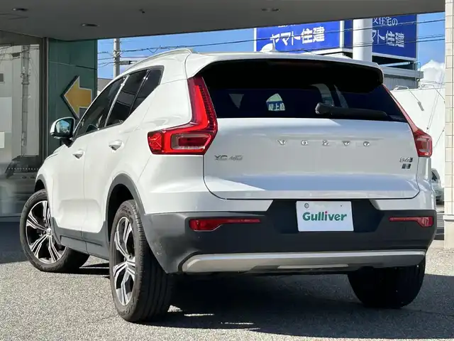 ボルボ ボルボ ＸＣ４０ B4 AWD インスクリプション 兵庫県 2022(令4)年 5.9万km クリスタルホワイトP 純正HDDナビ/(Blue Tooth/AM/FM/Apple car play/Android Auto)/harman/kardonサウンドシステム/シートヒーター(全席)/ステアリングヒーター/全方位カメラ/前後録画ドラレコ/クルーズコントロール/パワーシート(D/N席)/電動パーキングブレーキ/パワーバックドア/フルセグTV/アイドリングストップ/レザーシート(茶)/自動駐車/ETC/保証書/ワンオーナー