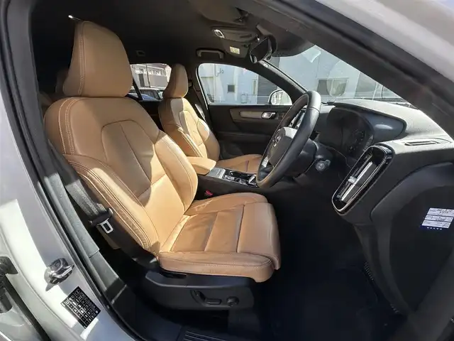 ボルボ ボルボ ＸＣ４０ B4 AWD インスクリプション 兵庫県 2022(令4)年 5.9万km クリスタルホワイトP 純正HDDナビ/(Blue Tooth/AM/FM/Apple car play/Android Auto)/harman/kardonサウンドシステム/シートヒーター(全席)/ステアリングヒーター/全方位カメラ/前後録画ドラレコ/クルーズコントロール/パワーシート(D/N席)/電動パーキングブレーキ/パワーバックドア/フルセグTV/アイドリングストップ/レザーシート(茶)/自動駐車/ETC/保証書/ワンオーナー