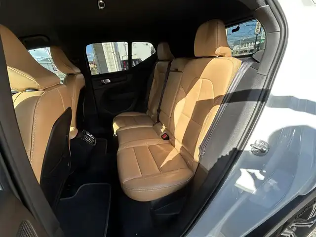 ボルボ ボルボ ＸＣ４０ B4 AWD インスクリプション 兵庫県 2022(令4)年 5.9万km クリスタルホワイトP 純正HDDナビ/(Blue Tooth/AM/FM/Apple car play/Android Auto)/harman/kardonサウンドシステム/シートヒーター(全席)/ステアリングヒーター/全方位カメラ/前後録画ドラレコ/クルーズコントロール/パワーシート(D/N席)/電動パーキングブレーキ/パワーバックドア/フルセグTV/アイドリングストップ/レザーシート(茶)/自動駐車/ETC/保証書/ワンオーナー