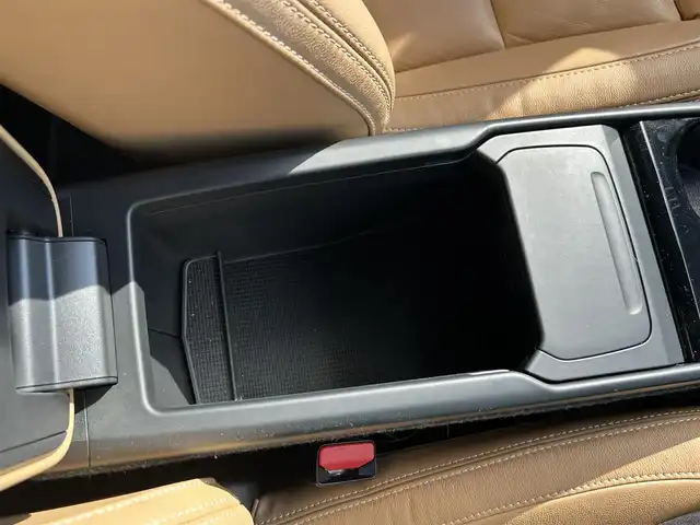 ボルボ ボルボ ＸＣ４０ B4 AWD インスクリプション 兵庫県 2022(令4)年 5.9万km クリスタルホワイトP 純正HDDナビ/(Blue Tooth/AM/FM/Apple car play/Android Auto)/harman/kardonサウンドシステム/シートヒーター(全席)/ステアリングヒーター/全方位カメラ/前後録画ドラレコ/クルーズコントロール/パワーシート(D/N席)/電動パーキングブレーキ/パワーバックドア/フルセグTV/アイドリングストップ/レザーシート(茶)/自動駐車/ETC/保証書/ワンオーナー