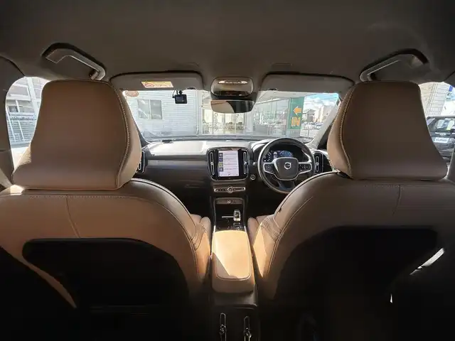 ボルボ ボルボ ＸＣ４０ B4 AWD インスクリプション 兵庫県 2022(令4)年 5.9万km クリスタルホワイトP 純正HDDナビ/(Blue Tooth/AM/FM/Apple car play/Android Auto)/harman/kardonサウンドシステム/シートヒーター(全席)/ステアリングヒーター/全方位カメラ/前後録画ドラレコ/クルーズコントロール/パワーシート(D/N席)/電動パーキングブレーキ/パワーバックドア/フルセグTV/アイドリングストップ/レザーシート(茶)/自動駐車/ETC/保証書/ワンオーナー