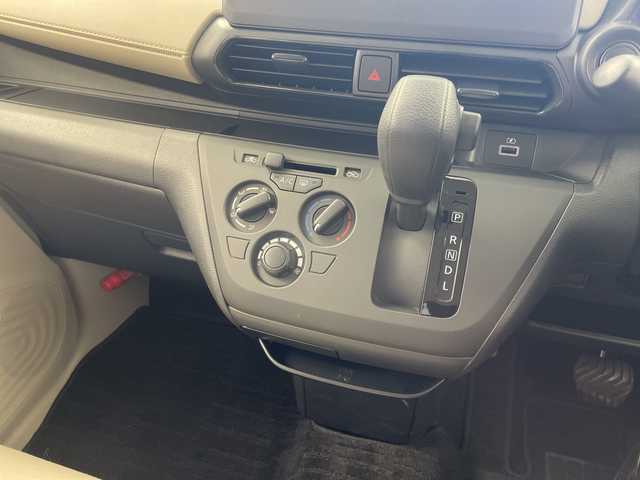 日産 デイズ S 岐阜県 2021(令3)年 0.5万km スターリングシルバーM 純正カーオディオ/AM/FM/BT/USB/バックカメラ/衝突軽減ブレーキ/踏み間違い防止アシスト/オートライト/ハイビームアシスト/アイドリングストップ/クリアランスソナー/純正フロアマット/サイドバイザー