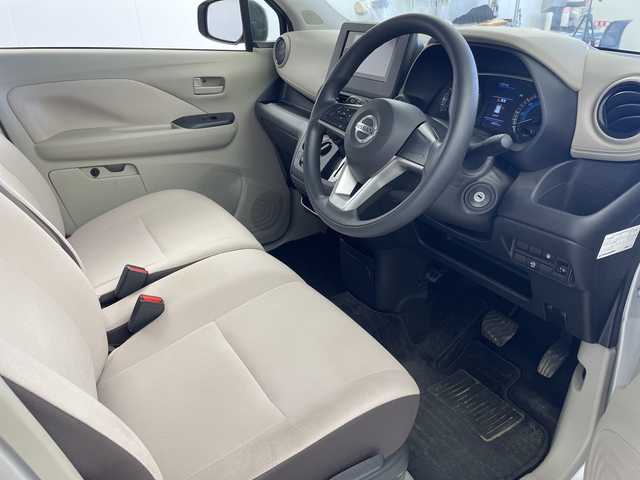 日産 デイズ S 岐阜県 2021(令3)年 0.5万km スターリングシルバーM 純正カーオディオ/AM/FM/BT/USB/バックカメラ/衝突軽減ブレーキ/踏み間違い防止アシスト/オートライト/ハイビームアシスト/アイドリングストップ/クリアランスソナー/純正フロアマット/サイドバイザー