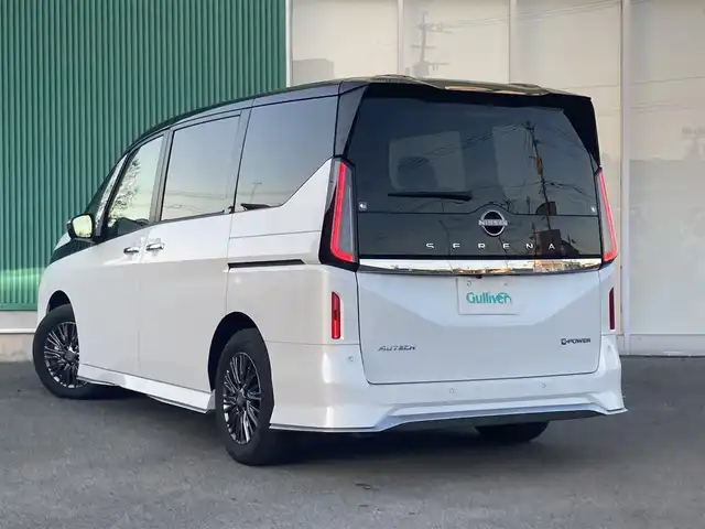 日産 セレナ e－パワー オーテック 福岡県 2023(令5)年 1.9万km パールⅡ カロッツェリアナビ/両側ハンズフリーパワースライドドア/全周囲カメラ/ビルトインETC/プロパイロット/エマージェンシーブレーキ/車線逸脱防止支援システム/後退時車両検知警報/衝突回避ステアリングアシスト/デジタルルームミラー/LEDヘッドランプ/革巻きステアリング/ステアリングヒーター/ブラック合皮シート/前席/2列目シートヒーター/2列目キャプテンシート/純正16インチアルミホイール/スマートキー/プッシュエンジンスターター/禁煙車