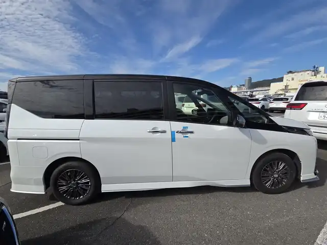 日産 セレナ e－パワー オーテック 福岡県 2023(令5)年 1.9万km パールⅡ カロッツェリアナビ/両側ハンズフリーパワースライドドア/全周囲カメラ/ビルトインETC/プロパイロット/エマージェンシーブレーキ/車線逸脱防止支援システム/後退時車両検知警報/衝突回避ステアリングアシスト/デジタルルームミラー/LEDヘッドランプ/革巻きステアリング/ステアリングヒーター/ブラック合皮シート/前席/2列目シートヒーター/2列目キャプテンシート/純正16インチアルミホイール/スマートキー/プッシュエンジンスターター/禁煙車