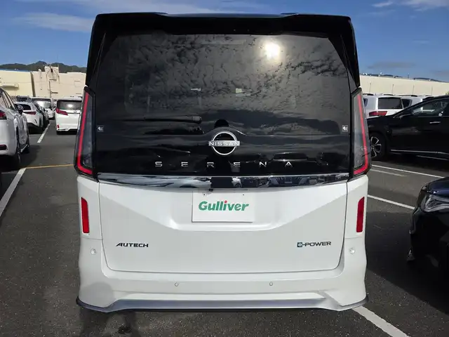 日産 セレナ e－パワー オーテック 福岡県 2023(令5)年 1.9万km パールⅡ カロッツェリアナビ/両側ハンズフリーパワースライドドア/全周囲カメラ/ビルトインETC/プロパイロット/エマージェンシーブレーキ/車線逸脱防止支援システム/後退時車両検知警報/衝突回避ステアリングアシスト/デジタルルームミラー/LEDヘッドランプ/革巻きステアリング/ステアリングヒーター/ブラック合皮シート/前席/2列目シートヒーター/2列目キャプテンシート/純正16インチアルミホイール/スマートキー/プッシュエンジンスターター/禁煙車