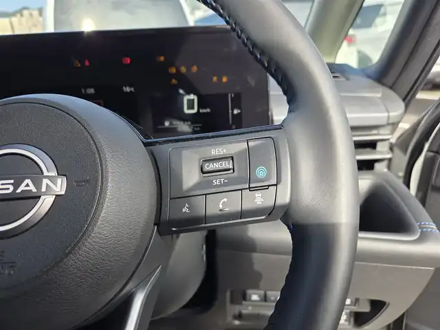 日産 セレナ e－パワー オーテック 福岡県 2023(令5)年 1.9万km パールⅡ カロッツェリアナビ/両側ハンズフリーパワースライドドア/全周囲カメラ/ビルトインETC/プロパイロット/エマージェンシーブレーキ/車線逸脱防止支援システム/後退時車両検知警報/衝突回避ステアリングアシスト/デジタルルームミラー/LEDヘッドランプ/革巻きステアリング/ステアリングヒーター/ブラック合皮シート/前席/2列目シートヒーター/2列目キャプテンシート/純正16インチアルミホイール/スマートキー/プッシュエンジンスターター/禁煙車