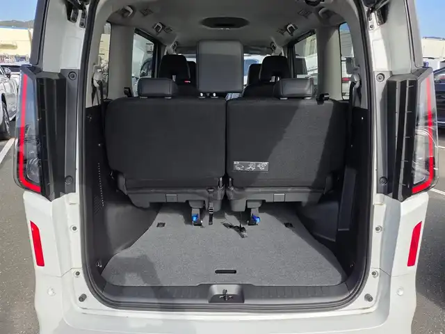 日産 セレナ e－パワー オーテック 福岡県 2023(令5)年 1.9万km パールⅡ カロッツェリアナビ/両側ハンズフリーパワースライドドア/全周囲カメラ/ビルトインETC/プロパイロット/エマージェンシーブレーキ/車線逸脱防止支援システム/後退時車両検知警報/衝突回避ステアリングアシスト/デジタルルームミラー/LEDヘッドランプ/革巻きステアリング/ステアリングヒーター/ブラック合皮シート/前席/2列目シートヒーター/2列目キャプテンシート/純正16インチアルミホイール/スマートキー/プッシュエンジンスターター/禁煙車