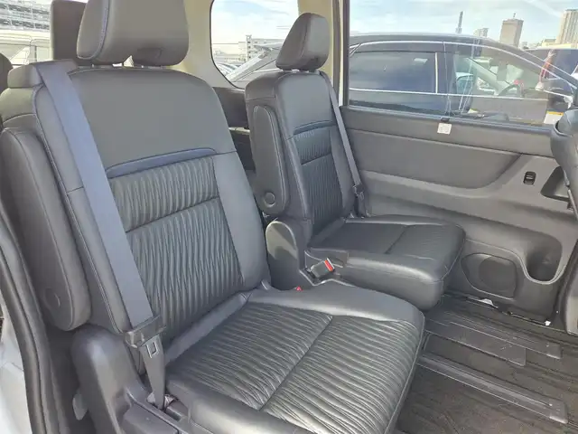 日産 セレナ e－パワー オーテック 福岡県 2023(令5)年 1.9万km パールⅡ カロッツェリアナビ/両側ハンズフリーパワースライドドア/全周囲カメラ/ビルトインETC/プロパイロット/エマージェンシーブレーキ/車線逸脱防止支援システム/後退時車両検知警報/衝突回避ステアリングアシスト/デジタルルームミラー/LEDヘッドランプ/革巻きステアリング/ステアリングヒーター/ブラック合皮シート/前席/2列目シートヒーター/2列目キャプテンシート/純正16インチアルミホイール/スマートキー/プッシュエンジンスターター/禁煙車