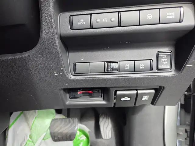 日産 セレナ e－パワー オーテック 福岡県 2023(令5)年 1.9万km パールⅡ カロッツェリアナビ/両側ハンズフリーパワースライドドア/全周囲カメラ/ビルトインETC/プロパイロット/エマージェンシーブレーキ/車線逸脱防止支援システム/後退時車両検知警報/衝突回避ステアリングアシスト/デジタルルームミラー/LEDヘッドランプ/革巻きステアリング/ステアリングヒーター/ブラック合皮シート/前席/2列目シートヒーター/2列目キャプテンシート/純正16インチアルミホイール/スマートキー/プッシュエンジンスターター/禁煙車