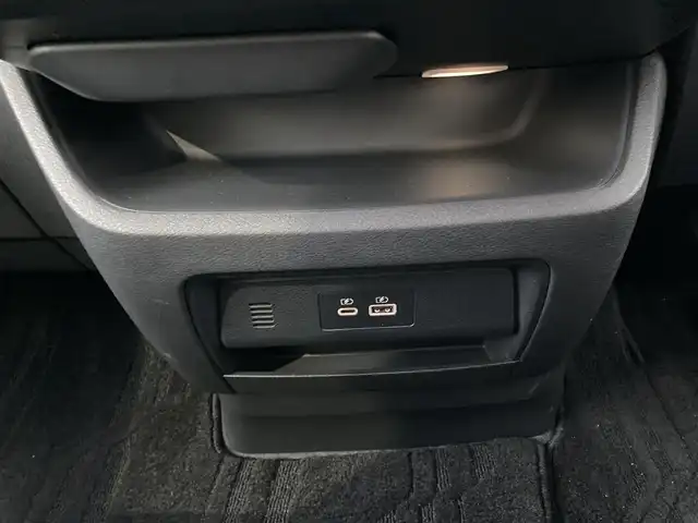 日産 セレナ e－パワー オーテック 福岡県 2023(令5)年 1.9万km パールⅡ カロッツェリアナビ/両側ハンズフリーパワースライドドア/全周囲カメラ/ビルトインETC/プロパイロット/エマージェンシーブレーキ/車線逸脱防止支援システム/後退時車両検知警報/衝突回避ステアリングアシスト/デジタルルームミラー/LEDヘッドランプ/革巻きステアリング/ステアリングヒーター/ブラック合皮シート/前席/2列目シートヒーター/2列目キャプテンシート/純正16インチアルミホイール/スマートキー/プッシュエンジンスターター/禁煙車