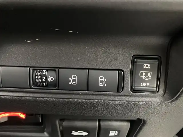 日産 セレナ e－パワー オーテック 福岡県 2023(令5)年 1.9万km パールⅡ カロッツェリアナビ/両側ハンズフリーパワースライドドア/全周囲カメラ/ビルトインETC/プロパイロット/エマージェンシーブレーキ/車線逸脱防止支援システム/後退時車両検知警報/衝突回避ステアリングアシスト/デジタルルームミラー/LEDヘッドランプ/革巻きステアリング/ステアリングヒーター/ブラック合皮シート/前席/2列目シートヒーター/2列目キャプテンシート/純正16インチアルミホイール/スマートキー/プッシュエンジンスターター/禁煙車