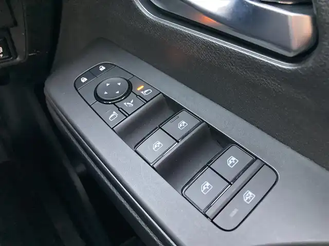 日産 セレナ e－パワー オーテック 福岡県 2023(令5)年 1.9万km パールⅡ カロッツェリアナビ/両側ハンズフリーパワースライドドア/全周囲カメラ/ビルトインETC/プロパイロット/エマージェンシーブレーキ/車線逸脱防止支援システム/後退時車両検知警報/衝突回避ステアリングアシスト/デジタルルームミラー/LEDヘッドランプ/革巻きステアリング/ステアリングヒーター/ブラック合皮シート/前席/2列目シートヒーター/2列目キャプテンシート/純正16インチアルミホイール/スマートキー/プッシュエンジンスターター/禁煙車