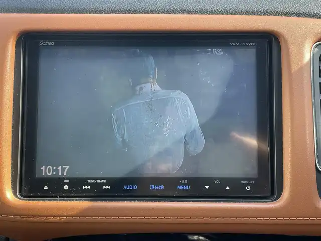 ホンダ ヴェゼル ハイブリッド Z 福岡県 2015(平27)年 10.3万km ホワイトオーキッドパール (株)IDOMが運営する【じしゃロン八幡西店】の自社ローン専用車両になります。こちらは現金またはオートローンご利用時の価格です。自社ローンご希望の方は別途その旨お申付け下さい/スマートキー/純正メモリナビ/Bluetooth/フルセグ/バックカメラ/クルーズコントロール/パドルシフト/シートヒーター/ETC