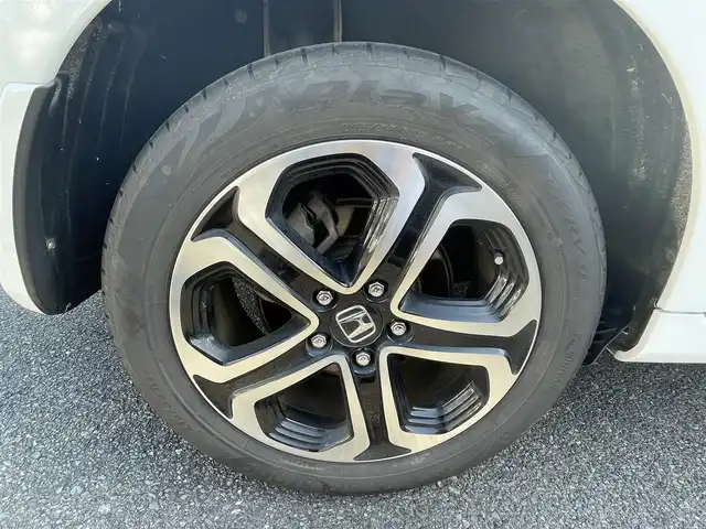 ホンダ ヴェゼル ハイブリッド Z 福岡県 2015(平27)年 10.3万km ホワイトオーキッドパール (株)IDOMが運営する【じしゃロン八幡西店】の自社ローン専用車両になります。こちらは現金またはオートローンご利用時の価格です。自社ローンご希望の方は別途その旨お申付け下さい/スマートキー/純正メモリナビ/Bluetooth/フルセグ/バックカメラ/クルーズコントロール/パドルシフト/シートヒーター/ETC