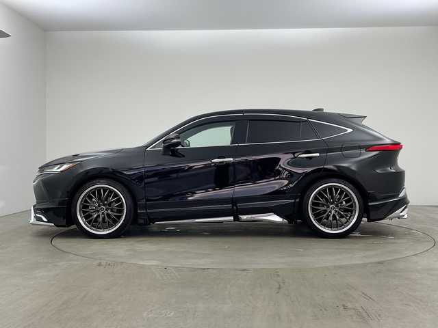 トヨタ ハリアー ハイブリッド Z 兵庫県 2023(令5)年 3.5万km ブラック ・モデリスタエアロ/・JBLサウンドシステム/・トヨタセーフティーセンス/・プリクラッシュセーフティ/・レーントレーシングアシスト/・リヤクロストラフィックアラート/・パーキングサポートブレーキ/・ロードサインアシスト/・BSM/・先行車発進お知らせ/・クリアランスソナー/・レーダークルーズコントロール/・オートマチックハイビーム/・純正12.3インチナビ＆フルセグ＆BT＆USB/・バックカメラ/・サイドカメラ/・デジタルインナーミラー（録画機能付き）/・ビルトインETC/・運転席パワーシート/・電動パーキングブレーキ/・オートホールド/・スマートキー/・スペアキー/・プッシュスタート/・ヘッドアップディスプレイ/・LEDヘッドライト/・フォグ/・オートライト/・フロアマット/・W＋サイドエアバッグ/・カーテンエアバック/・BLITZ車高調/・社外21インチアルミホール