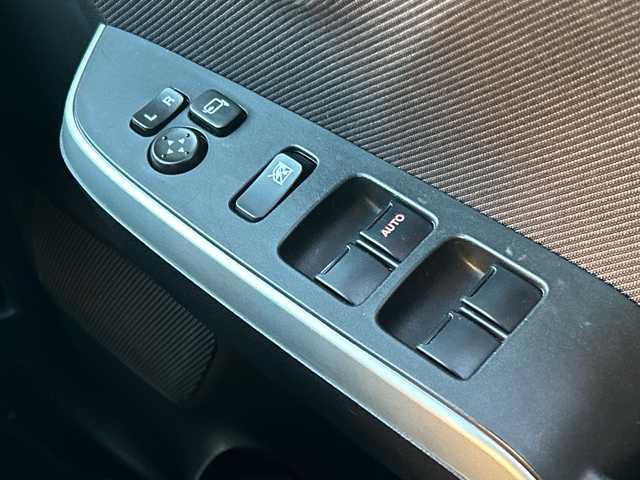 三菱 デリカＤ：２ ハイブリッドSZ ナビパッケージ 千葉県 2017(平29)年 6万km スーパーブラックP ナビ　全方位カメラ　両側電動スライドドア　フルセグTV　BT　クルコン　ステアスイッチ　レーダーブレーキ　ドラレコ　ビルトインETC　USB　スマートキー　プッシュスタート　HID　オートライト