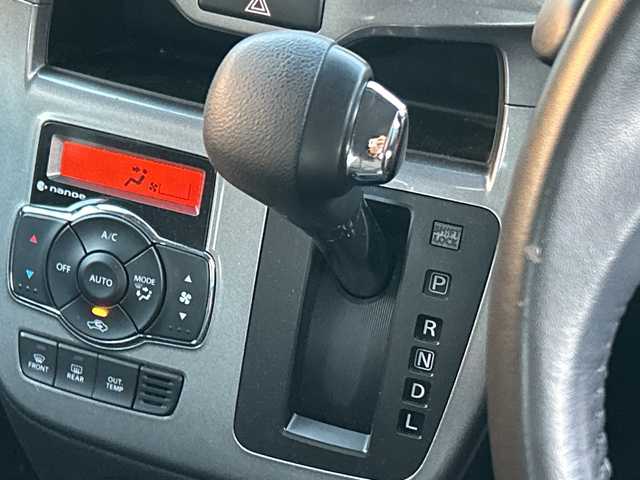 三菱 デリカＤ：２ ハイブリッドSZ ナビパッケージ 千葉県 2017(平29)年 6万km スーパーブラックP ナビ　全方位カメラ　両側電動スライドドア　フルセグTV　BT　クルコン　ステアスイッチ　レーダーブレーキ　ドラレコ　ビルトインETC　USB　スマートキー　プッシュスタート　HID　オートライト