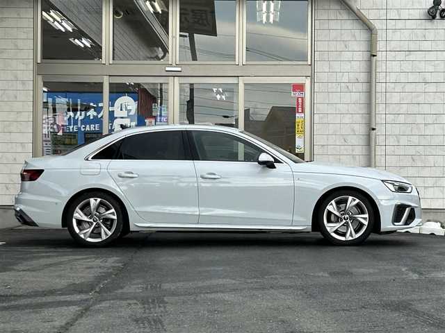 アウディ Ａ４ 40TDIクワトロ Sライン 岩手県 2023(令5)年 3.2万km グレイシアホワイトメタリック ワンオーナー/衝突軽減装置/ディーゼルターボ　/純正ナビ　/フルセグTV/ビルトインETC　/全方位カメラ　/アダクティブクルーズコントロール /純正前後ドライブレコーダー/パドルシフト /コーナーセンサー /前席シートヒーター/前席パワーシート/運転席シートメモリ /スマホ充電 /革ステアリング/横滑り防止装置/純正フロアマット/スマートキー×2/保証書 取説