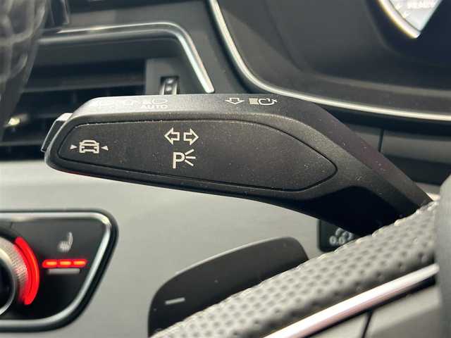 アウディ Ａ４ 40TDIクワトロ Sライン 岩手県 2023(令5)年 3.2万km グレイシアホワイトメタリック ワンオーナー/衝突軽減装置/ディーゼルターボ　/純正ナビ　/フルセグTV/ビルトインETC　/全方位カメラ　/アダクティブクルーズコントロール /純正前後ドライブレコーダー/パドルシフト /コーナーセンサー /前席シートヒーター/前席パワーシート/運転席シートメモリ /スマホ充電 /革ステアリング/横滑り防止装置/純正フロアマット/スマートキー×2/保証書 取説