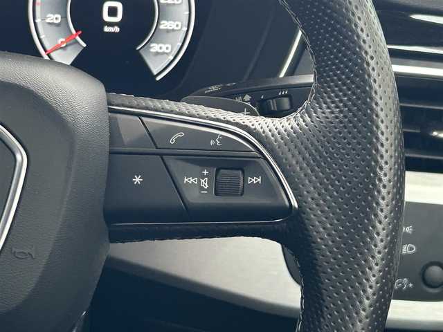 アウディ Ａ４ 40TDIクワトロ Sライン 岩手県 2023(令5)年 3.2万km グレイシアホワイトメタリック ワンオーナー/衝突軽減装置/ディーゼルターボ　/純正ナビ　/フルセグTV/ビルトインETC　/全方位カメラ　/アダクティブクルーズコントロール /純正前後ドライブレコーダー/パドルシフト /コーナーセンサー /前席シートヒーター/前席パワーシート/運転席シートメモリ /スマホ充電 /革ステアリング/横滑り防止装置/純正フロアマット/スマートキー×2/保証書 取説