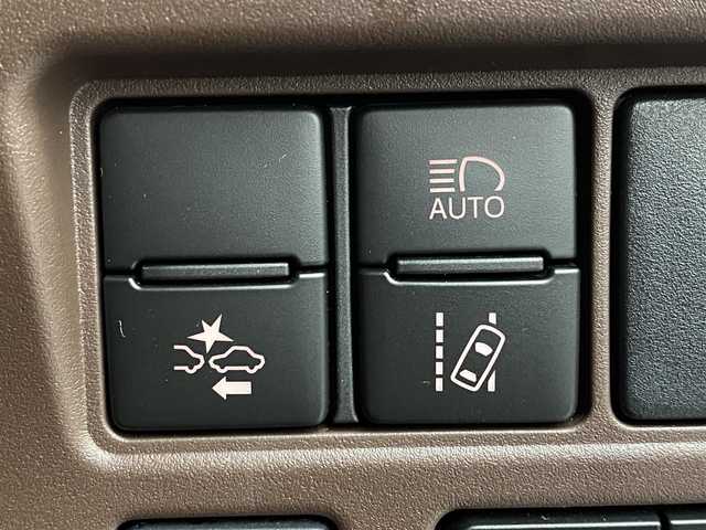 トヨタ エスクァイア ハイブリッド Gi プレミアムパッケージ 宮城県 2019(平31)年 2.8万km ブラッキッシュアゲハガラスフレーク 純正9インチナビ/（NSZT-Y68T)/純正フリップダウンモニター/純正OPエアロ/安全装備/・衝突被害軽減システム/・横滑り防止装置/・レーンキープアシスト/アイドリングストップ/クルーズコントロール/ETC/スマートキー/バックカメラ/フルセグテレビ/USB入力端子/ハーフレザー/シートヒーター/両側パワースライド/コーナーセンサー/ドライブレコーダー