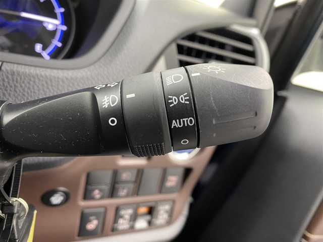 トヨタ エスクァイア ハイブリッド Gi プレミアムパッケージ 宮城県 2019(平31)年 2.8万km ブラッキッシュアゲハガラスフレーク 純正9インチナビ/（NSZT-Y68T)/純正フリップダウンモニター/純正OPエアロ/安全装備/・衝突被害軽減システム/・横滑り防止装置/・レーンキープアシスト/アイドリングストップ/クルーズコントロール/ETC/スマートキー/バックカメラ/フルセグテレビ/USB入力端子/ハーフレザー/シートヒーター/両側パワースライド/コーナーセンサー/ドライブレコーダー
