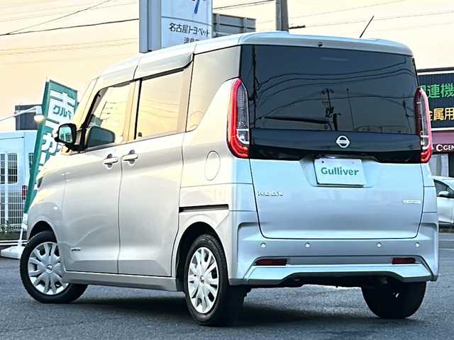 日産 ルークス X 愛知県 2020(令2)年 1.1万km スターリングシルバーM /禁煙/ワンオーナー/ディーラー整備記録簿R4.5.6.7//純正ナビ/フルセグ/SD/CD/DVD/BT//全方位カメラ/ETC2.0/純正ナビ連動前後ドラレコ//ディスプレイ付自動眩式ルームミラー//プッシュスタート/スマートキー//LEDオートライト/オートハイビーム//ハンズフリーパワースライドドア//ステアリングスイッチ//快適パック//シートバックテーブル/シートバック部USBソケット//プラズマクラスター技術搭載リヤシーリングファン//エマブレ/LDW/RSA/先行者発進告知//電動格納ミラー//リヤロールサンシェード//コーナーセンサー//純正ドアバイザー//純正フロアマット//取扱説明書//新車時保証書//ドラレコ取説/ナビ取説//スペアスマートキー有