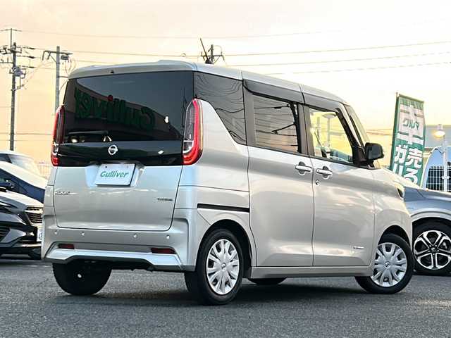 日産 ルークス X 愛知県 2020(令2)年 1.1万km スターリングシルバーM /禁煙/ワンオーナー/ディーラー整備記録簿R4.5.6.7//純正ナビ/フルセグ/SD/CD/DVD/BT//全方位カメラ/ETC2.0/純正ナビ連動前後ドラレコ//ディスプレイ付自動眩式ルームミラー//プッシュスタート/スマートキー//LEDオートライト/オートハイビーム//ハンズフリーパワースライドドア//ステアリングスイッチ//快適パック//シートバックテーブル/シートバック部USBソケット//プラズマクラスター技術搭載リヤシーリングファン//エマブレ/LDW/RSA/先行者発進告知//電動格納ミラー//リヤロールサンシェード//コーナーセンサー//純正ドアバイザー//純正フロアマット//取扱説明書//新車時保証書//ドラレコ取説/ナビ取説//スペアスマートキー有